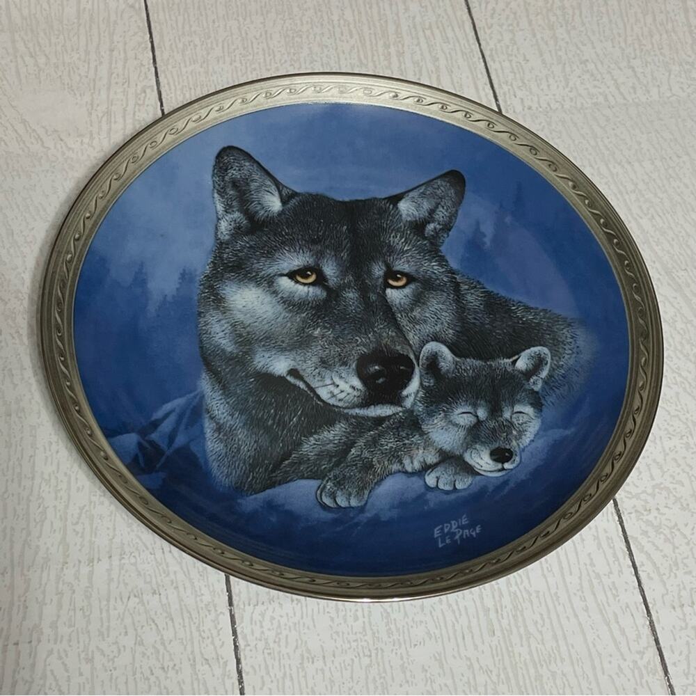 1998 Bradford Exchange Contented Hearts Wolf Plate w/ COA